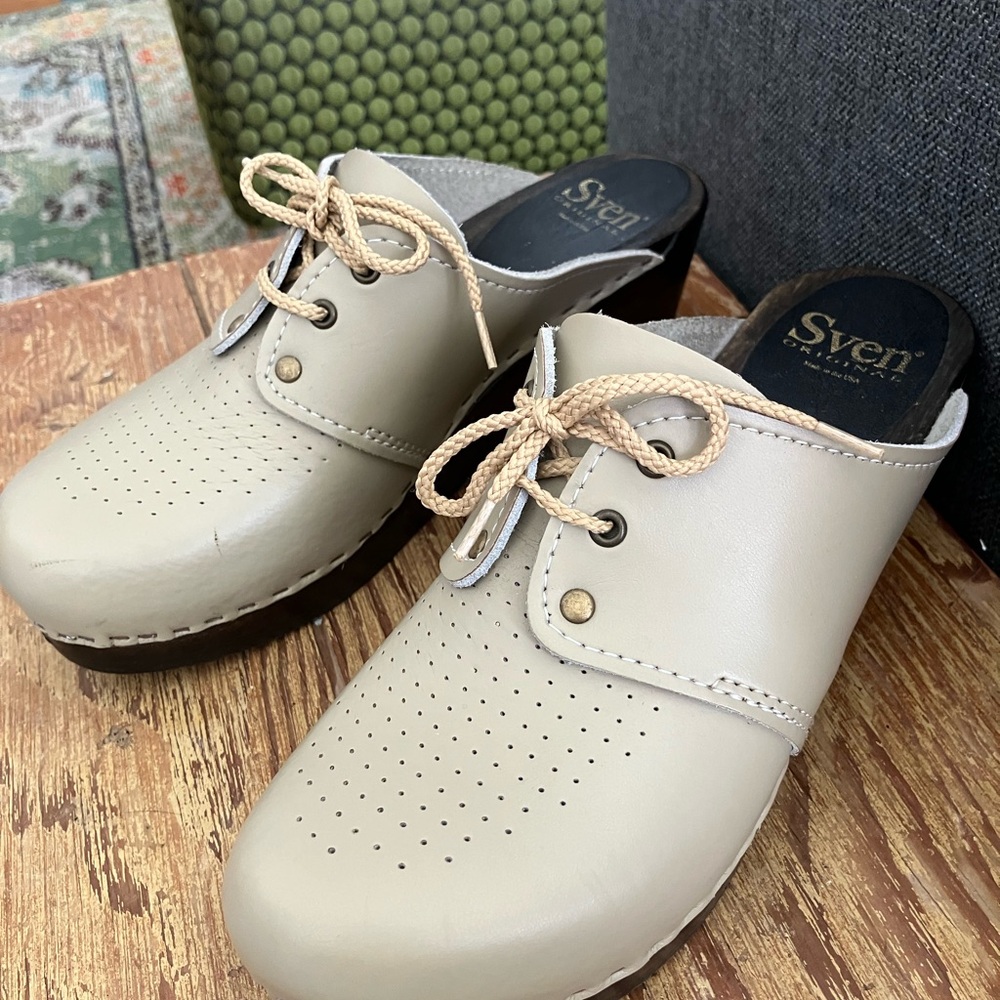 Size 39 Sven clogs